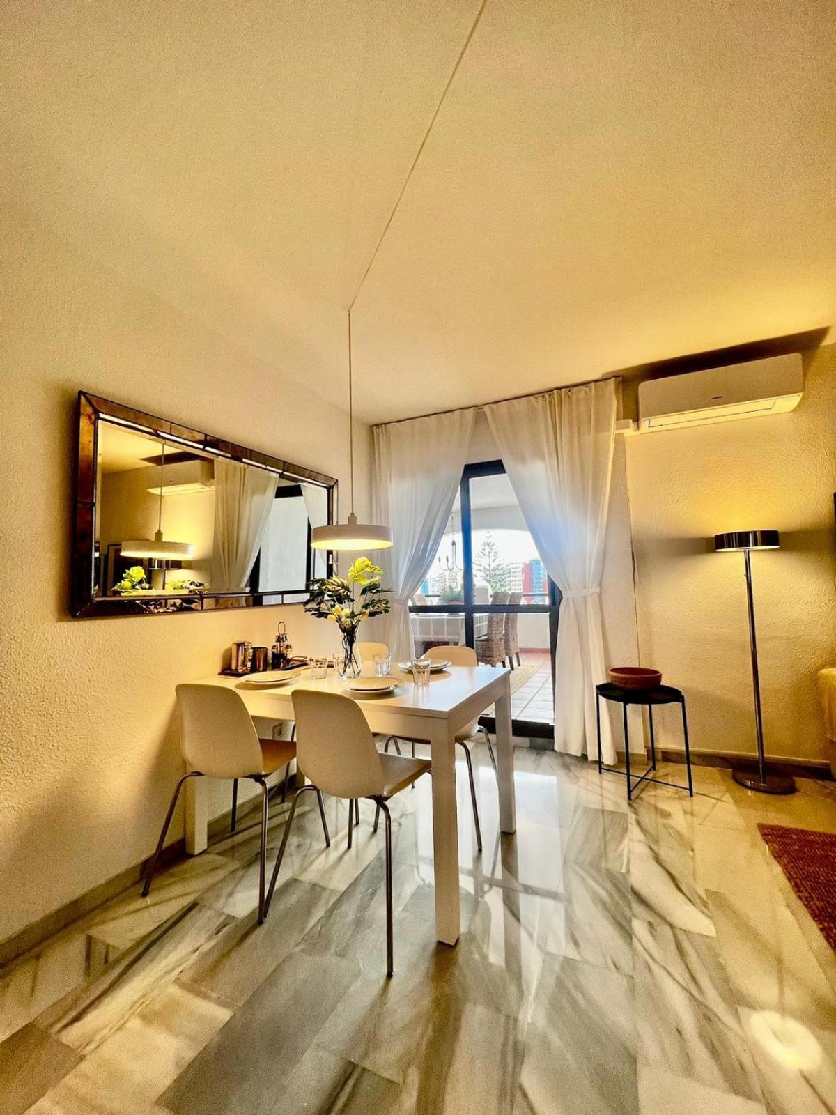 En Pueblo Evita Con Piscina Y Terraza Appartement *