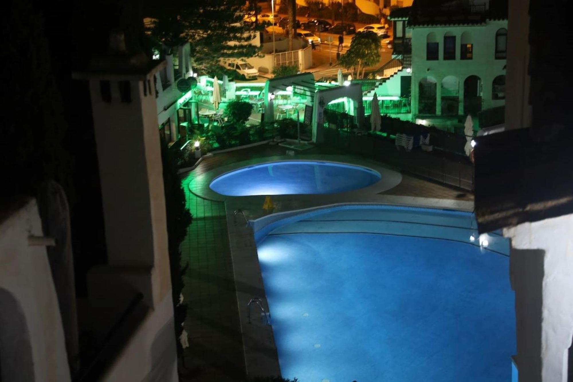 En Pueblo Evita Con Piscina Y Terraza Appartement Benalmádena